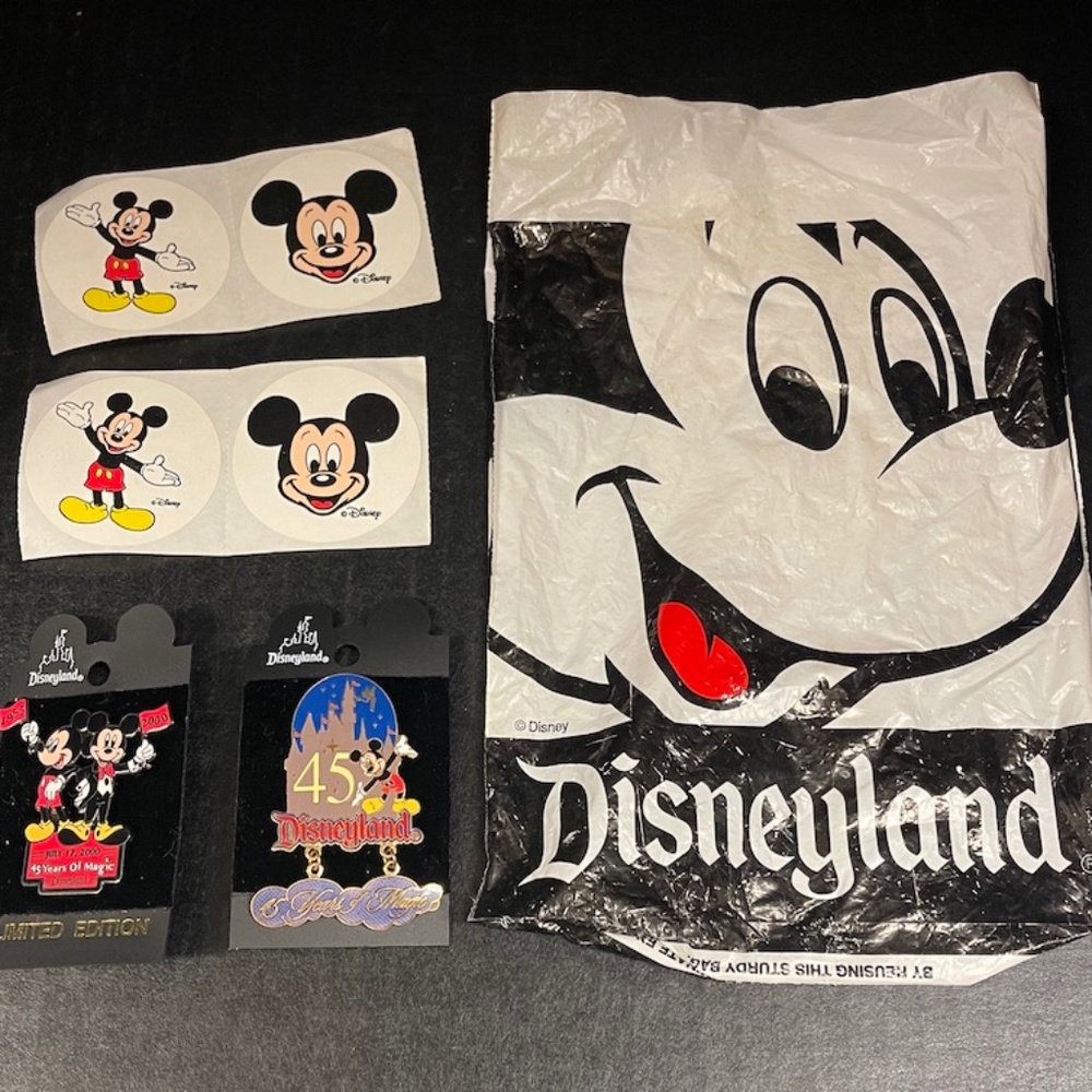Disneyland 45th Celebration‎ 2 Pins 4 Stickers 1 Bag